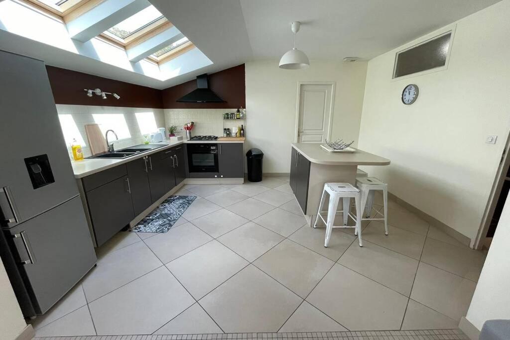 Superbe Appartement Avec 2 Chambres - 9 Personnes - Parking Prive Tournon-sur-Rhone Exterior photo