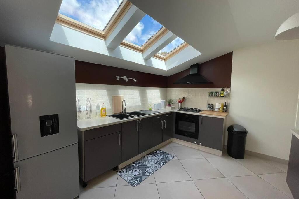 Superbe Appartement Avec 2 Chambres - 9 Personnes - Parking Prive Tournon-sur-Rhone Exterior photo