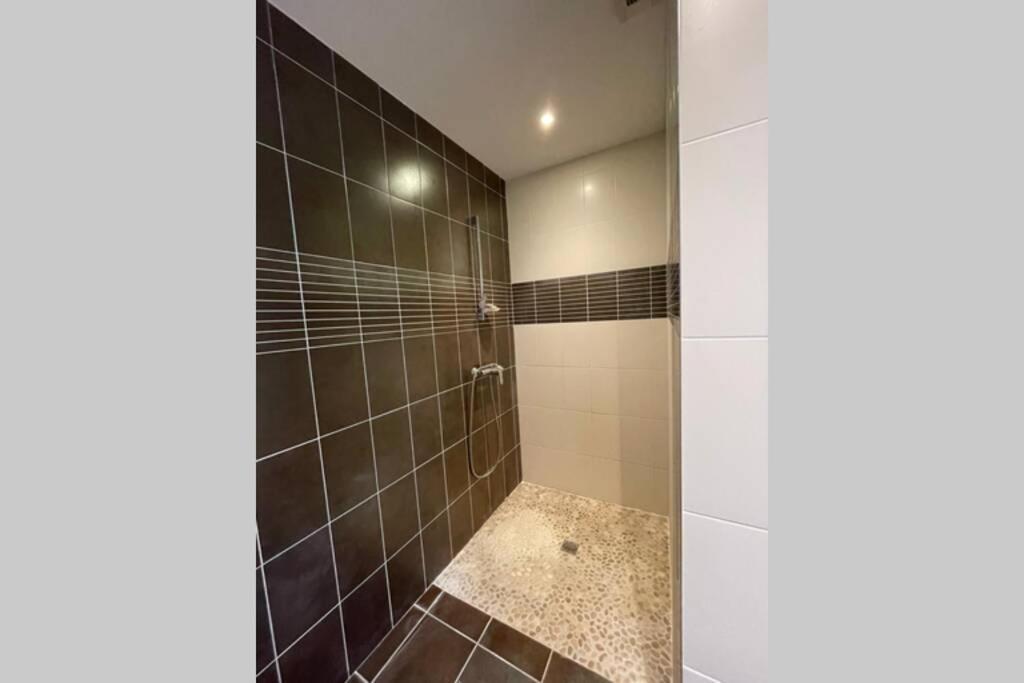 Superbe Appartement Avec 2 Chambres - 9 Personnes - Parking Prive Tournon-sur-Rhone Exterior photo